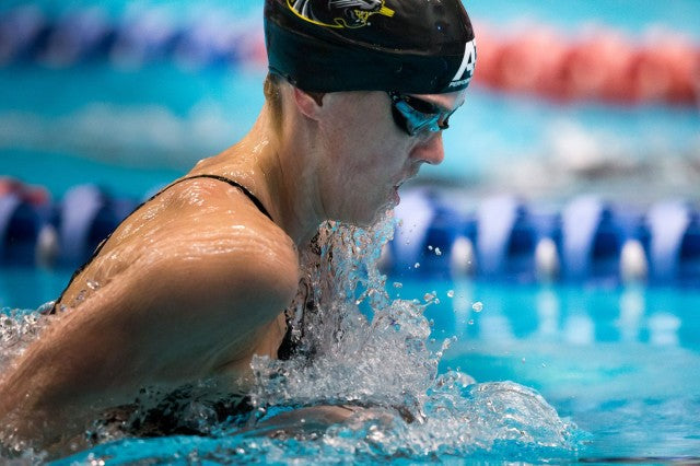 Emily McClellan Gives Back to WI Swimming with Swim Clinics at UW-Whitewater
